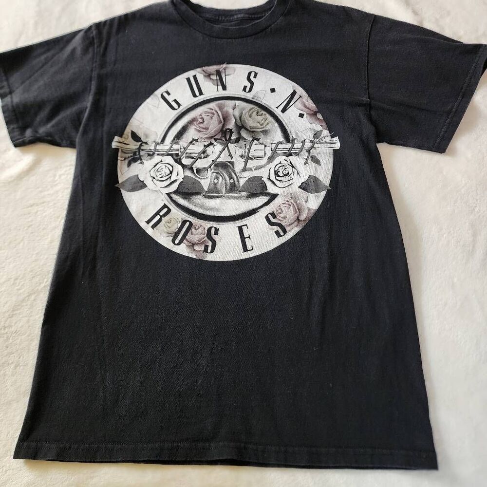 Guns N Roses Black Tshirt With Graphics Size Medium